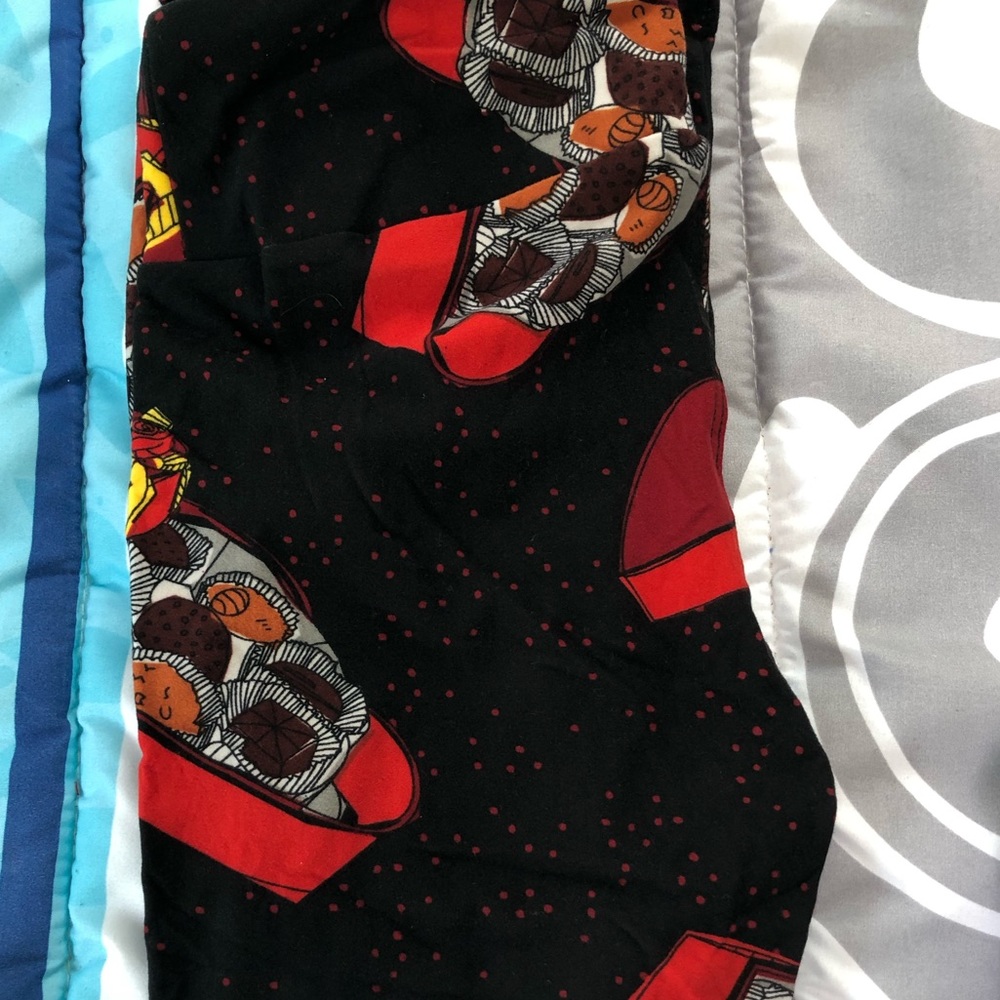 Valentine’s Day Leggings
